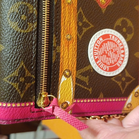 Louis vuttion crossbody - Picture 3 of 9